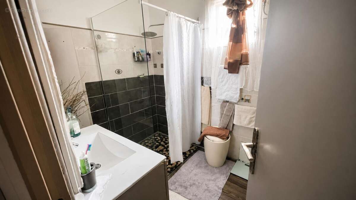 A VENDRE : Maison T3 + T2 - Ducos (97224) - photo 15