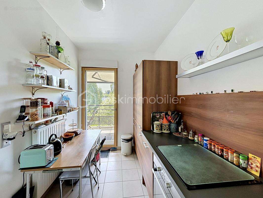 Appartement à MARNES-LA-COQUETTE