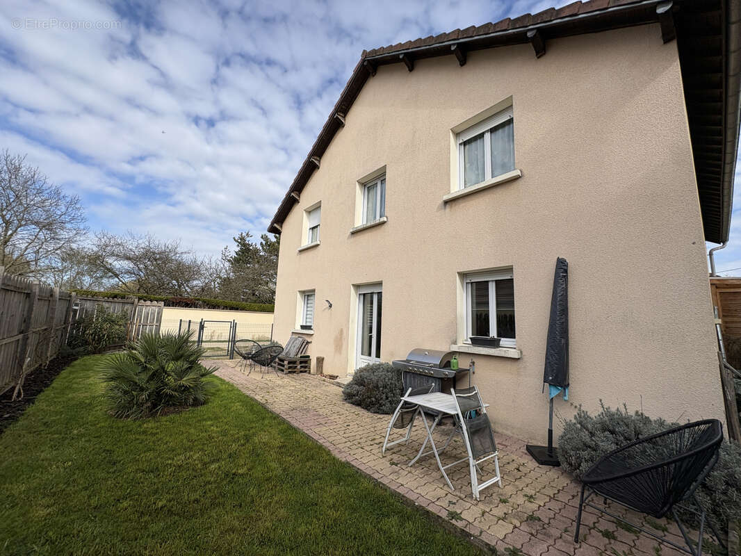 Maison à SAINT-PARRES-AUX-TERTRES