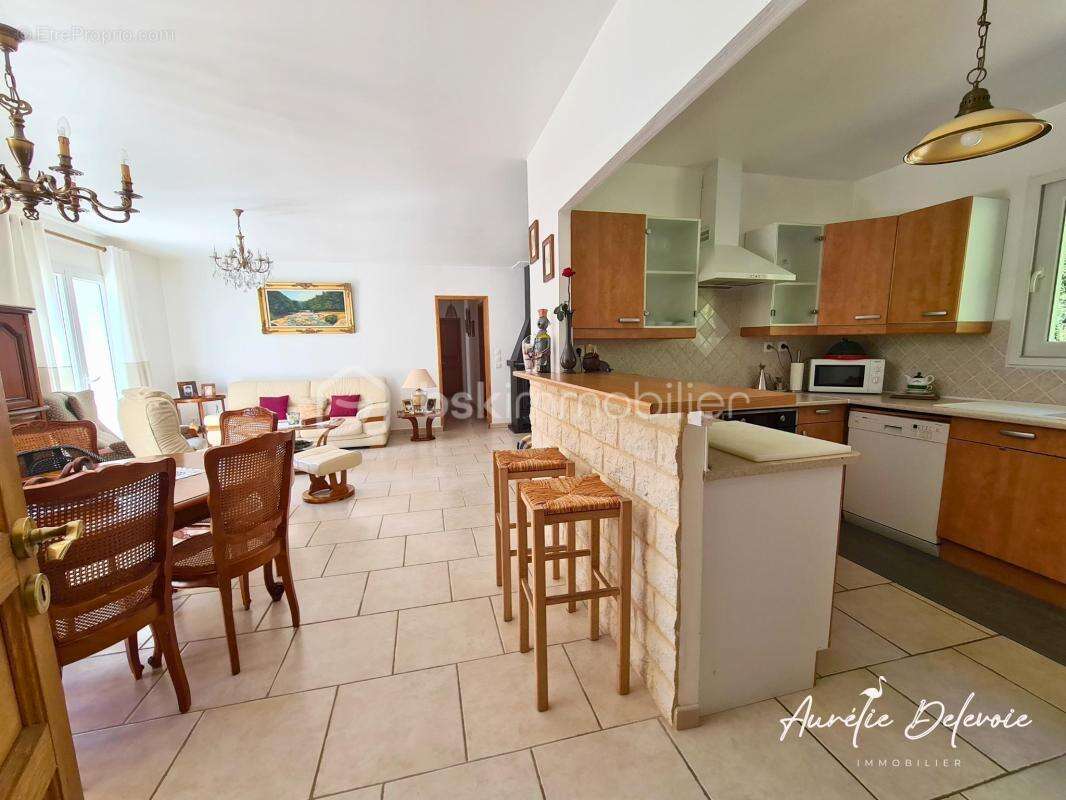 Maison de plain-pied de 135 m² avec 4 chambres, garage double et terrain de 1 580 m² à Nages, à proximité du lac du Laouzas - photo 2