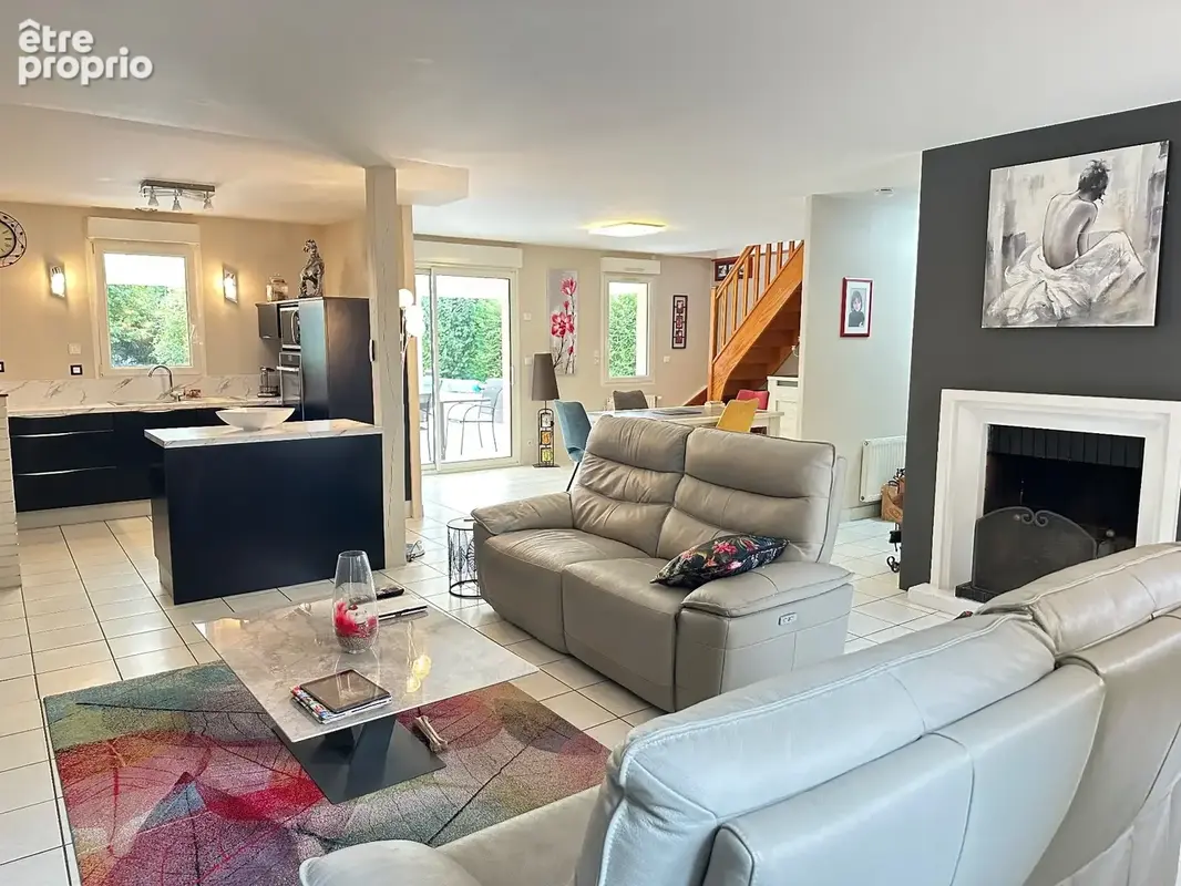 Magnifique maison familiale de 225 m², 6 chambres avec piscine et pinède à Guécélard – DPE B - photo 6