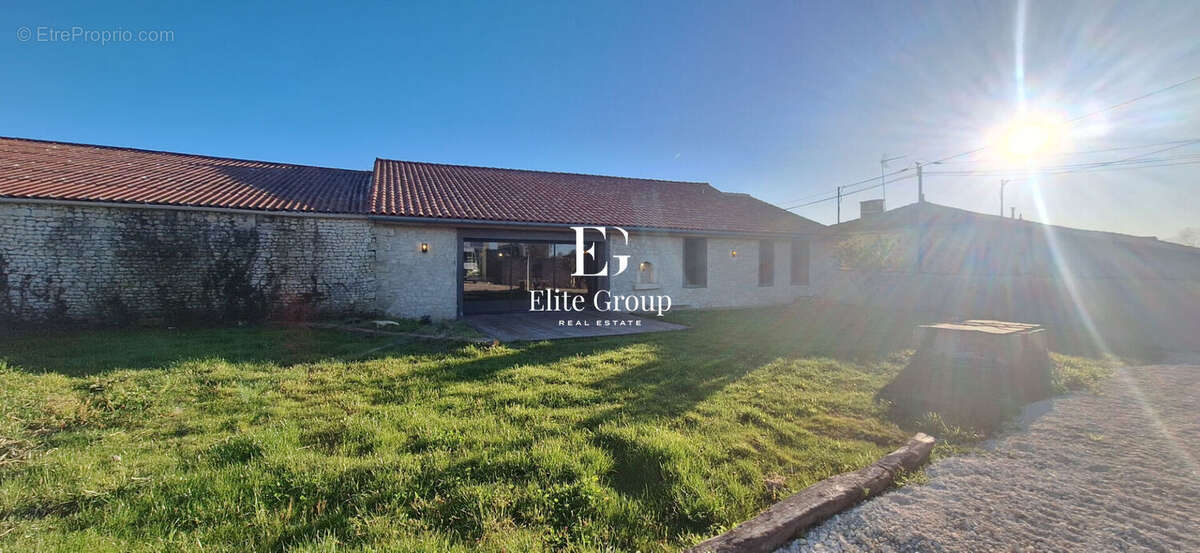 Maison à BARBEZIEUX-SAINT-HILAIRE