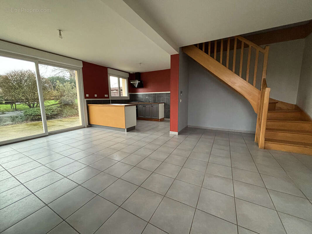 Maison à MESLAY-DU-MAINE