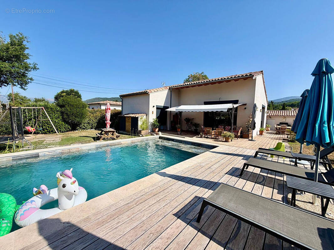 Maison à SAINT-CEZAIRE-SUR-SIAGNE