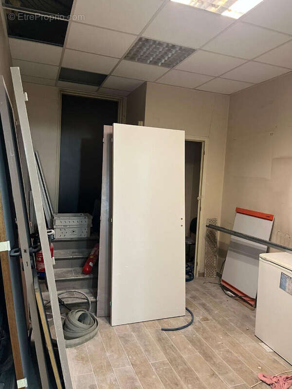 Cession bail local 104 m² Rue Petit 100000 - photo 6