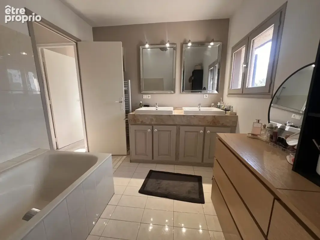 À Joué-Lès-Tours, maison avec piscine, belle véranda, 4 chambres à acheter - photo 13