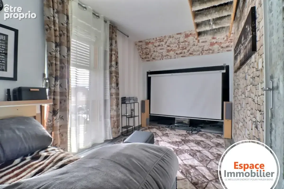 Maison semi-individuelle de 109 m2 avec garage, véranda et jardin — Douchy-les-Mines (Secteur calme) - photo 6