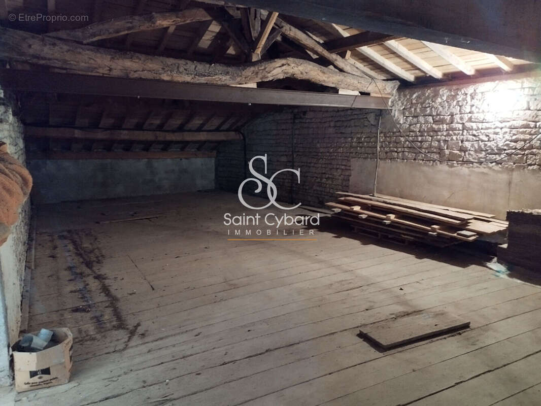 À vendre : Corps de ferme à Douzat - 7 pièces, 5 chambres - photo 17