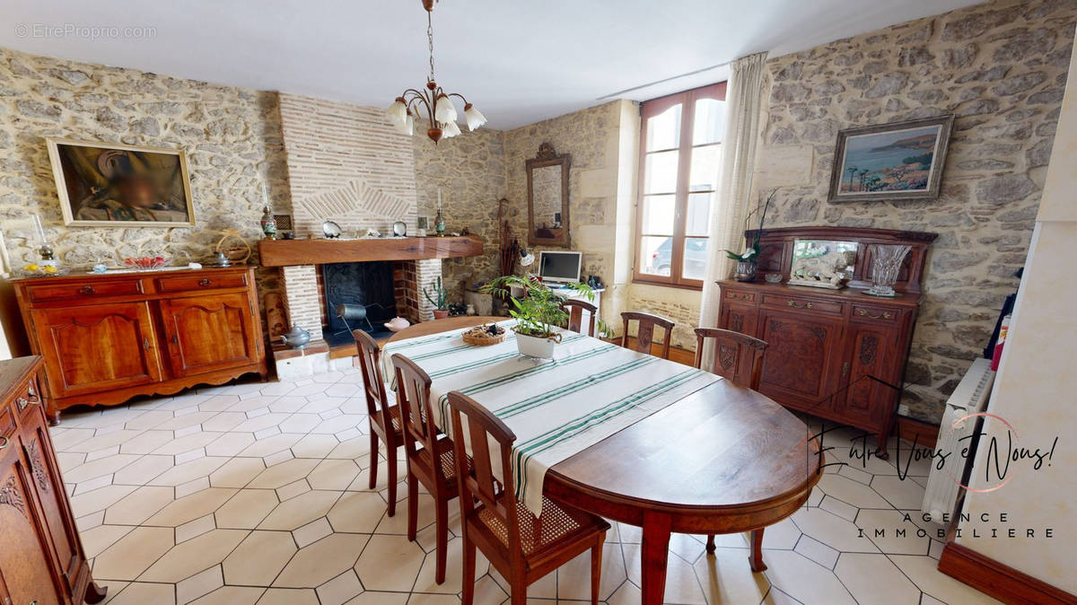 COIN SALLE À MANGEER - Maison à CASTETS-EN-DORTHE