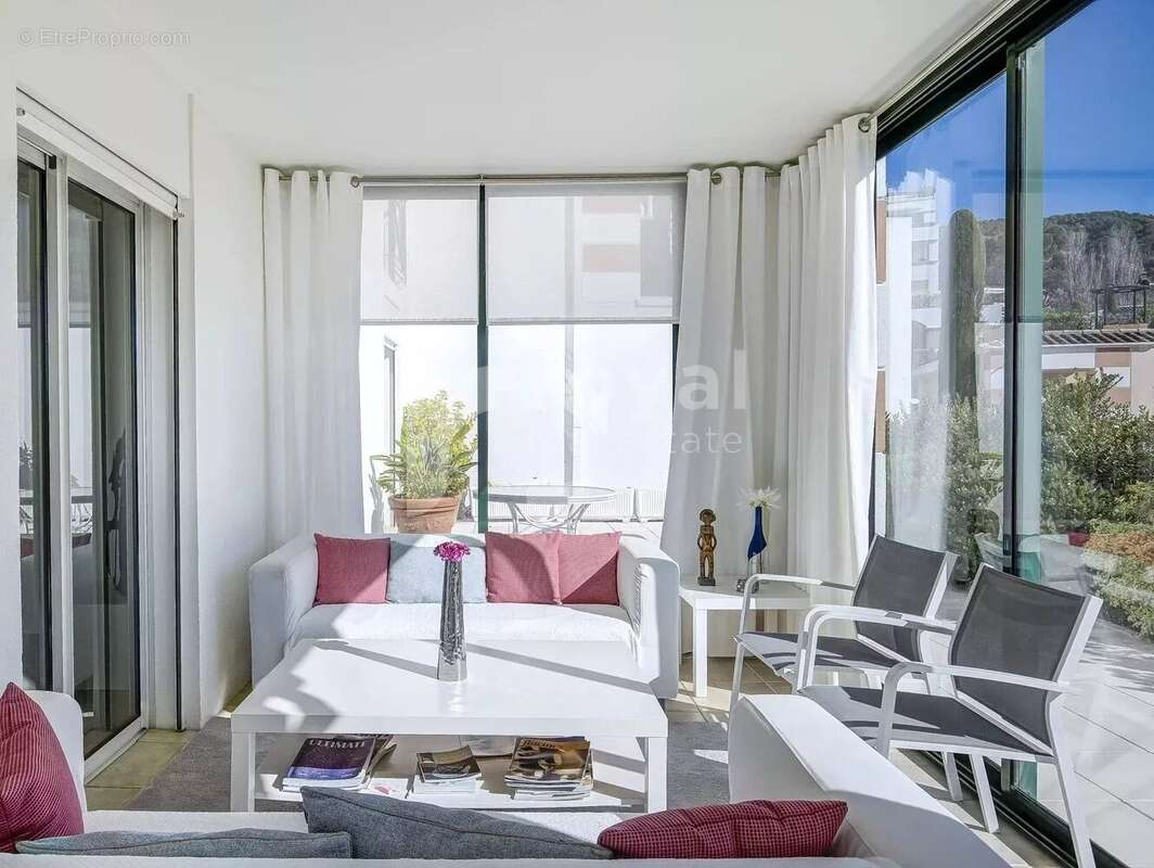 Appartement à MOUGINS