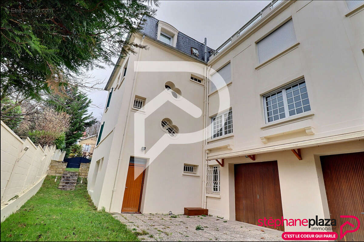 Maison à LE MESNIL-LE-ROI