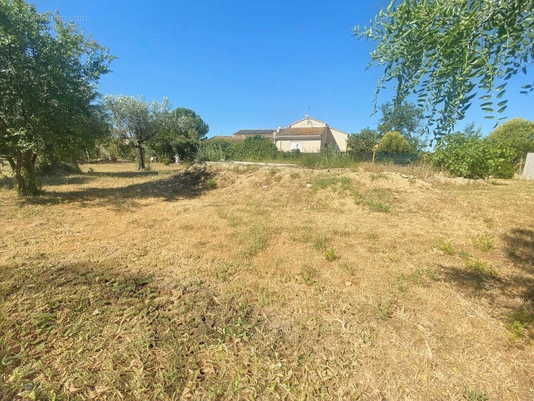 Le Cailar prcoche centre Terrain 700M2 A viabiliser - photo 3