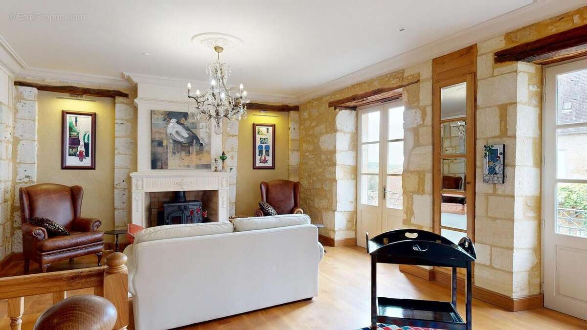 Maisondecaractereentierementrenoveedequatrechambre - Maison à SAINT-CYPRIEN