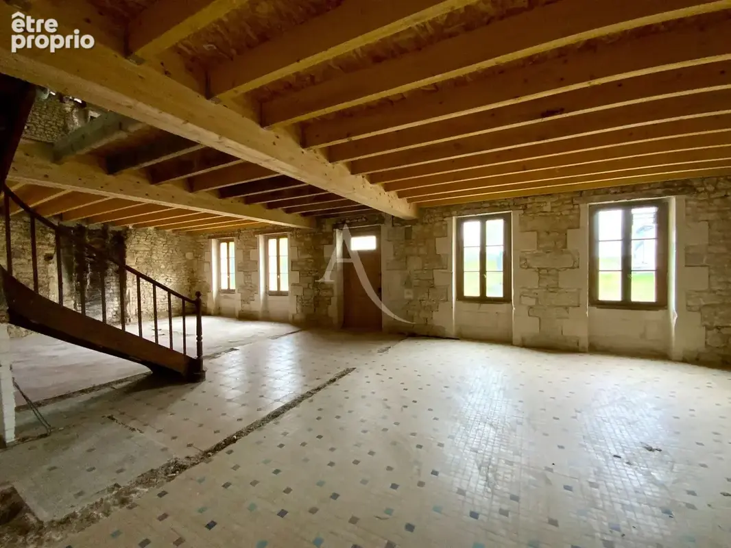 Maison en pierre 162 m2 + dépendances - photo 3