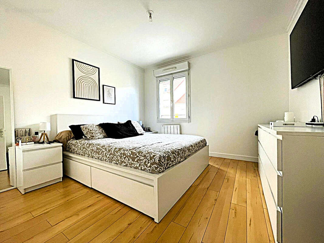 Appartement à VAUJOURS