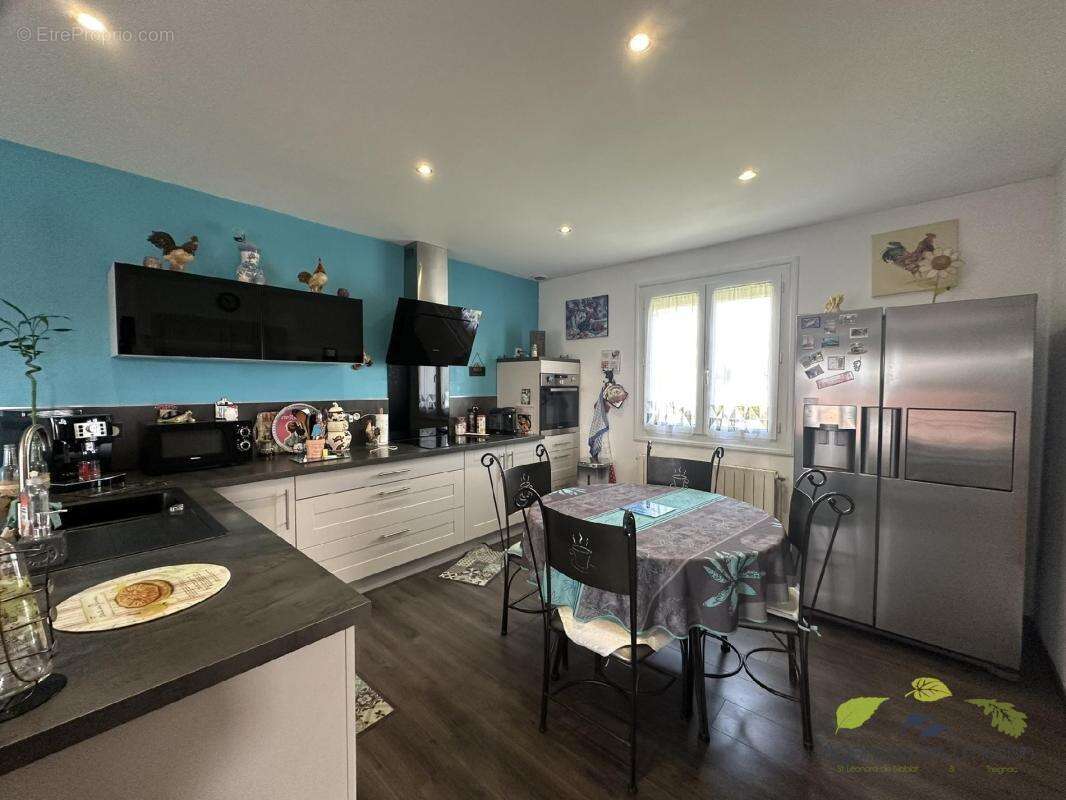 Maison à SAINT-LEONARD-DE-NOBLAT