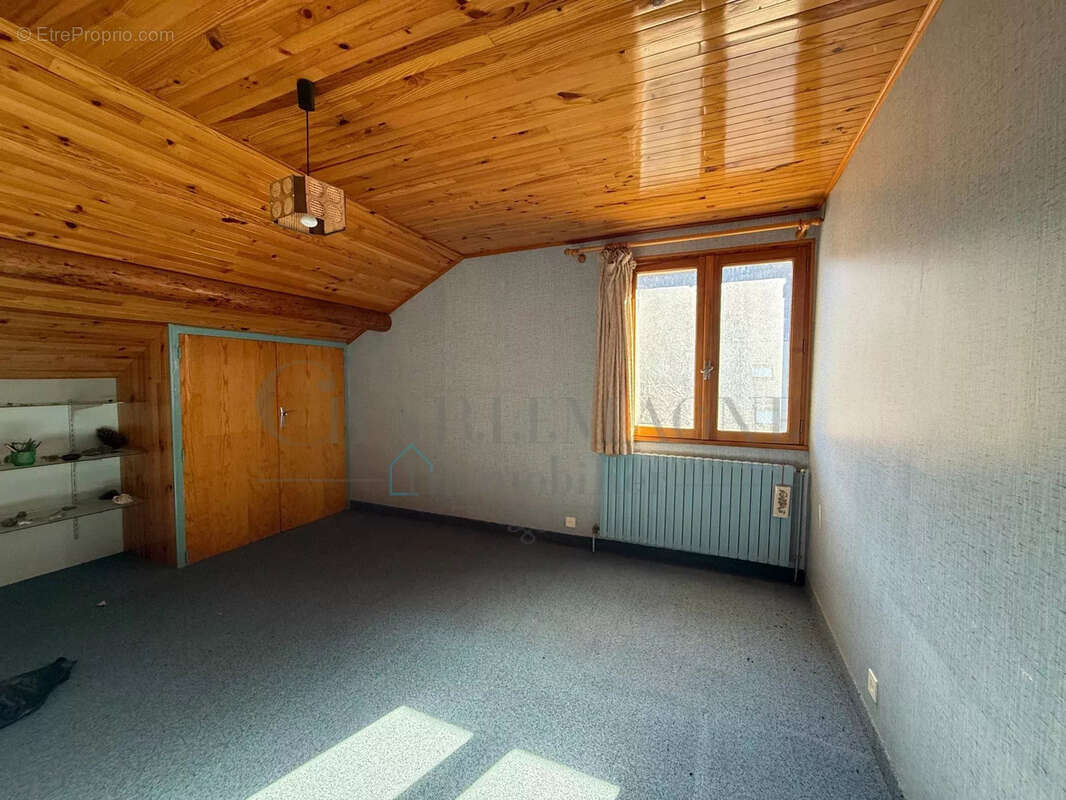 Maison à LA SALLE-LES-ALPES