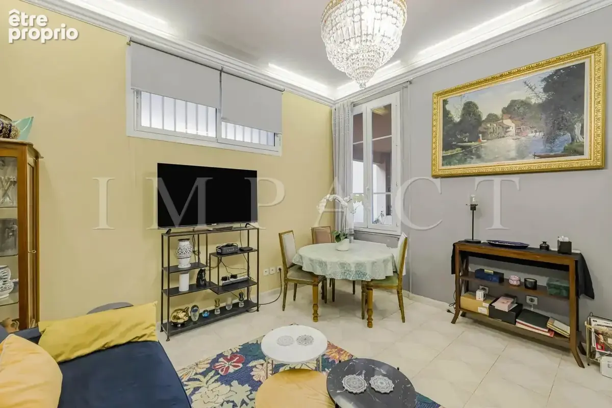 Cannes centre ville Appartement 3 pièces à rénover à vendre - photo 1