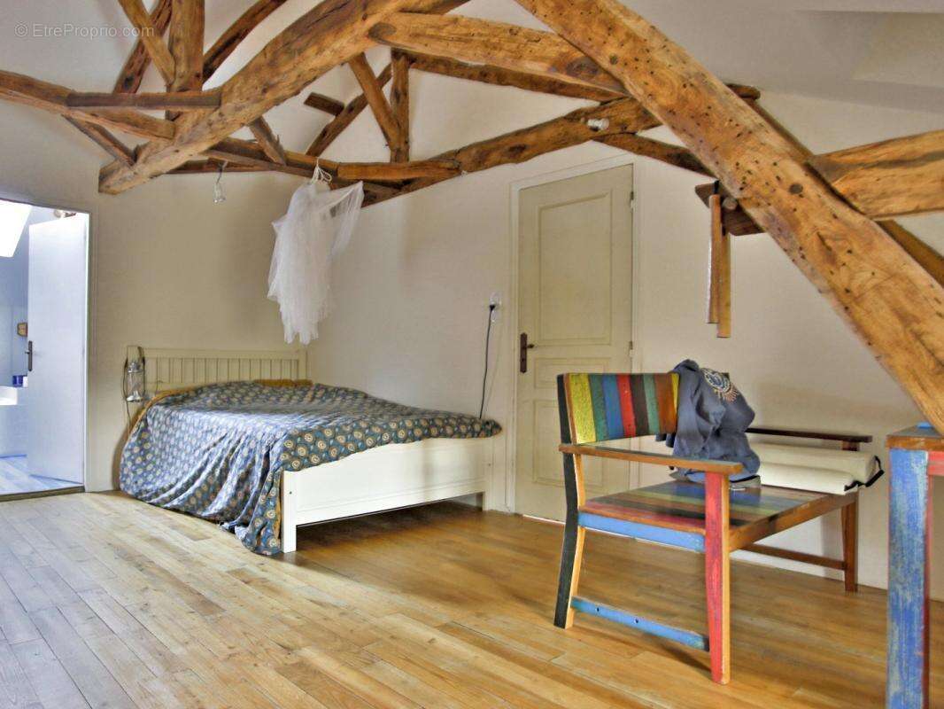 Maison à VIC-FEZENSAC