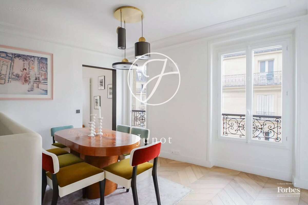 Paris 5e - PLACE MONGE - Duplex - 5 pièces - 138,18m² Carrez - 141,76m² au sol - 3 chambres - Vues dégagées - Rénové - photo 7