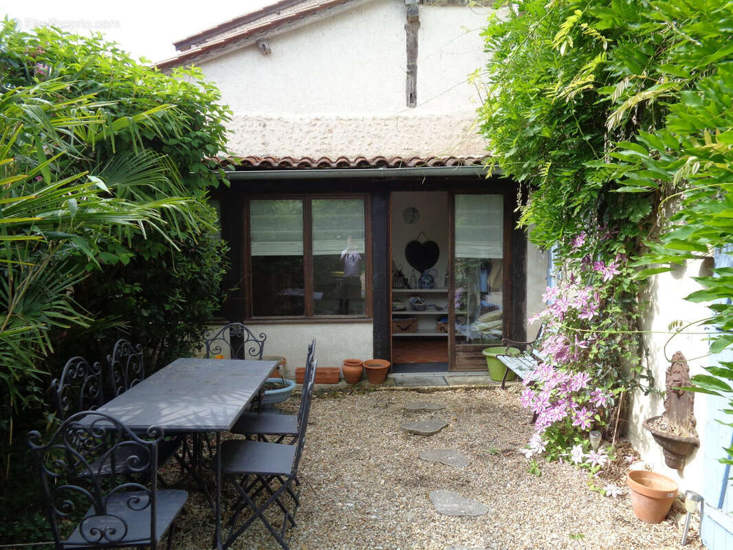 Maison 183 m² à Aubeterre-Sur-Dronne  - photo 6