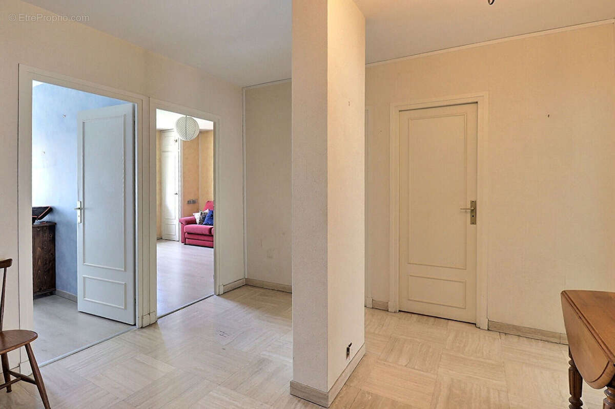 Appartement T4/T5 de 100,50 m2 - Chambéry centre avec balcon, cave et garage - photo 3