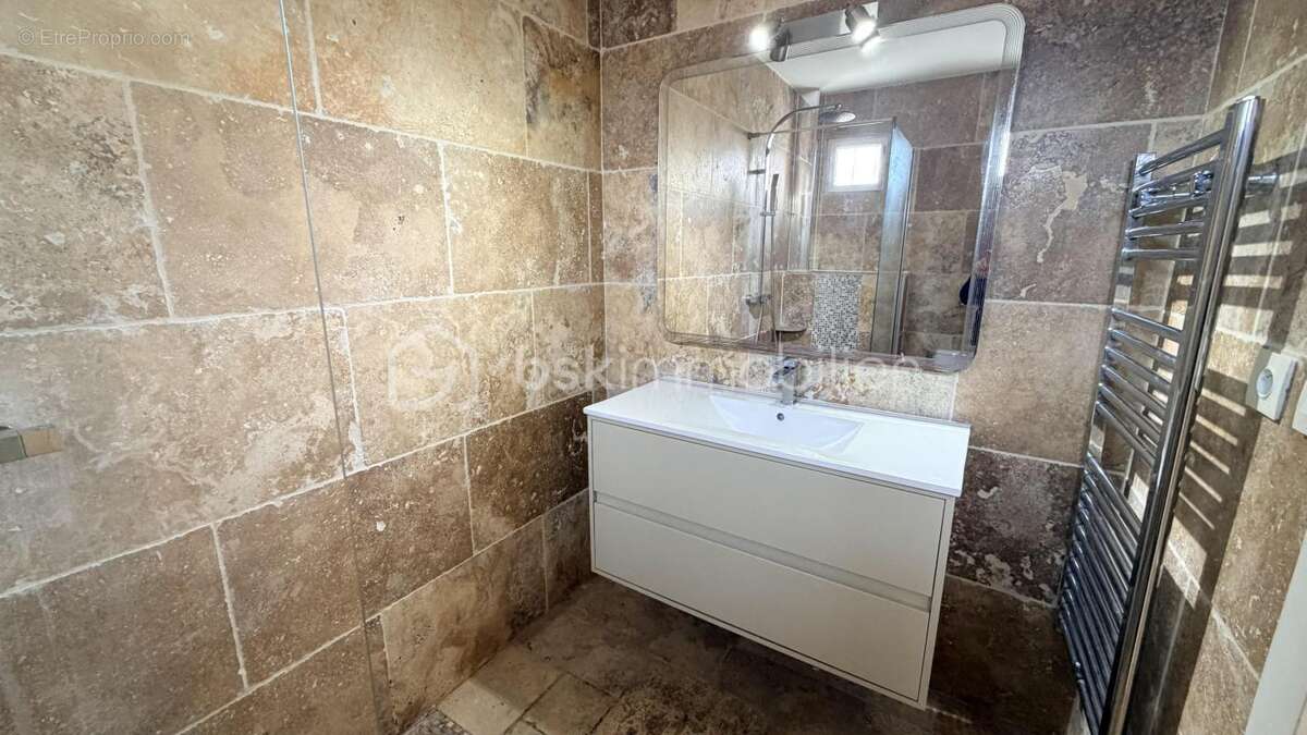 Appartement à SIX-FOURS-LES-PLAGES