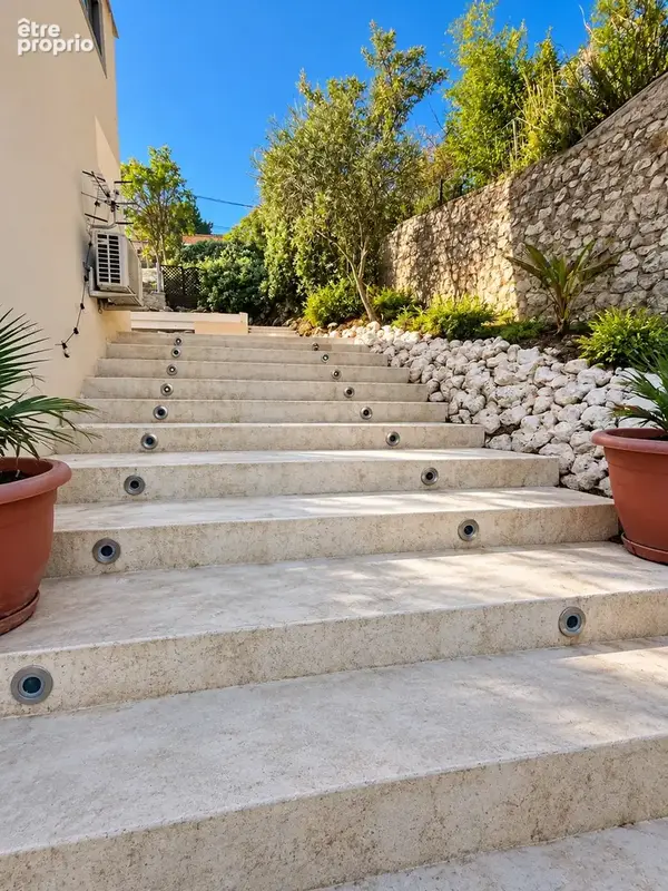Maison 200 m2 avec vue sur Marseille   Calme absolu   Fort potentiel   La Millière - photo 6