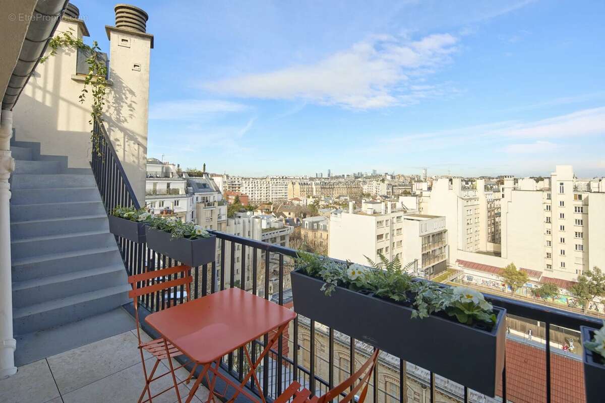 Appartement à PARIS-16E