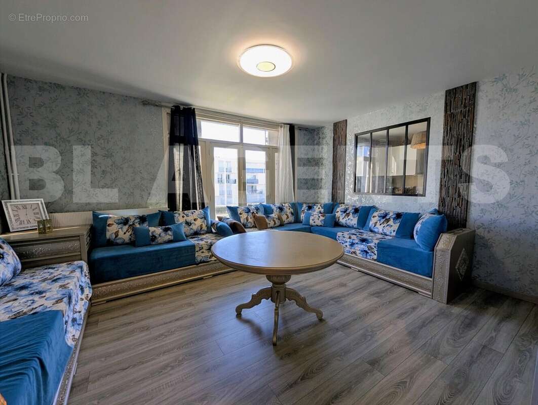 Salon 2 - Appartement à PARENTIS-EN-BORN