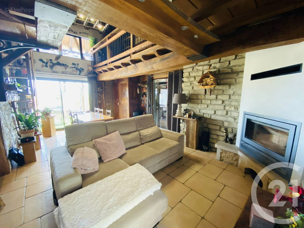 Maison à DOMMARTIN-LES-CUISEAUX