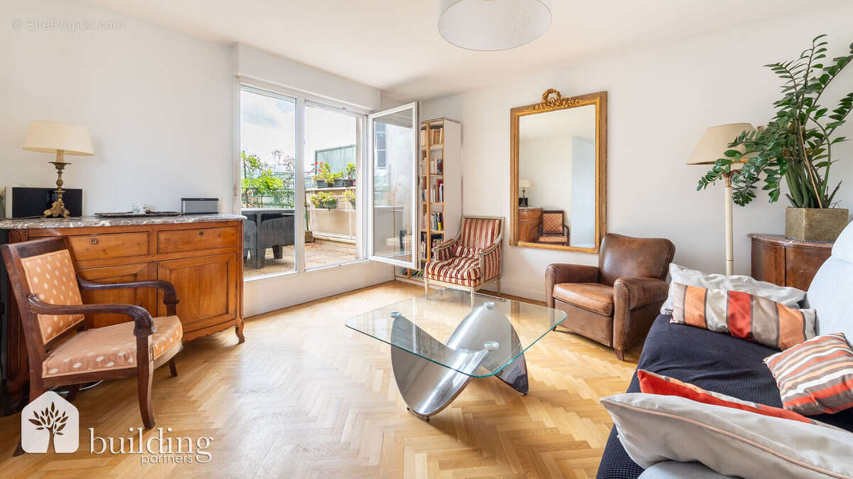 Appartement à COURBEVOIE
