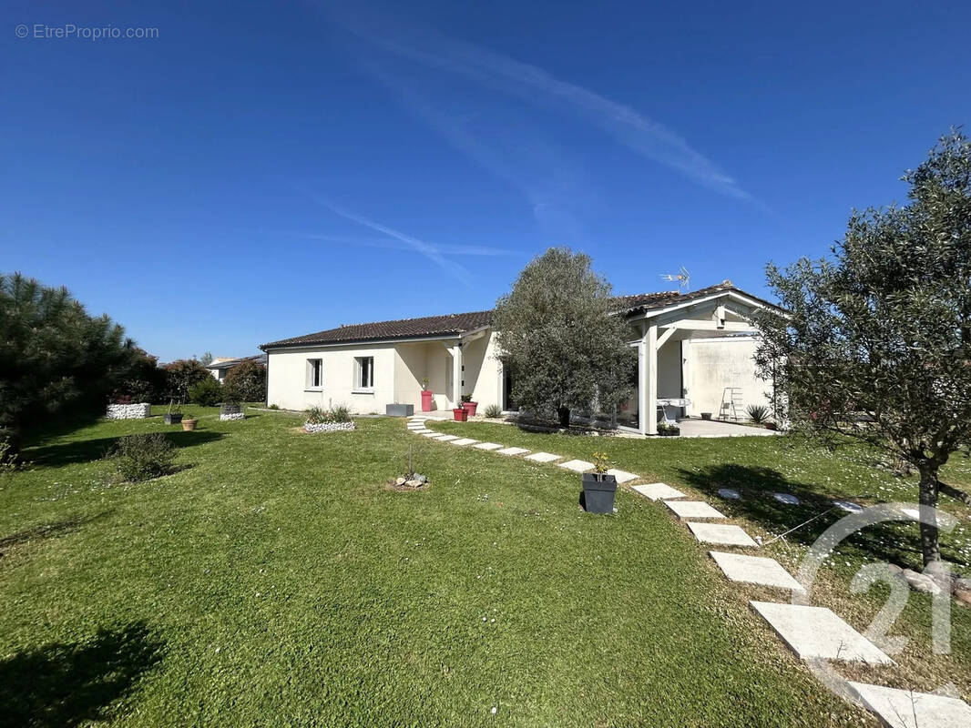 Maison à CAMPS-SUR-L'ISLE