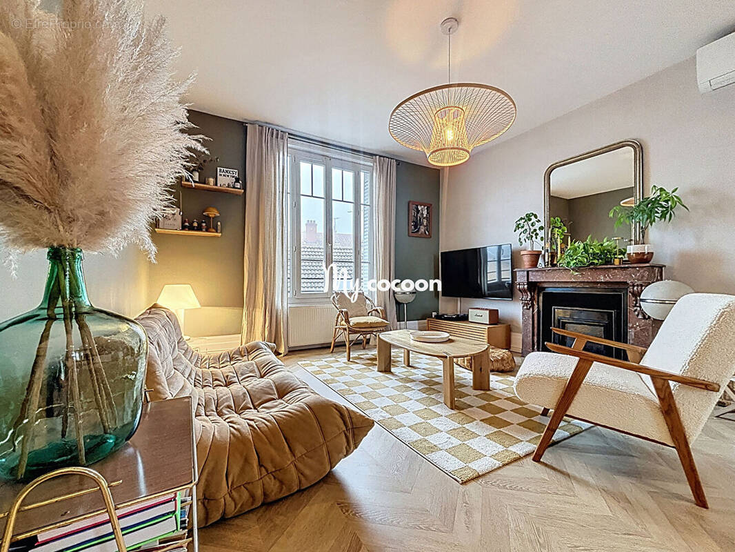 Appartement à RILLIEUX-LA-PAPE