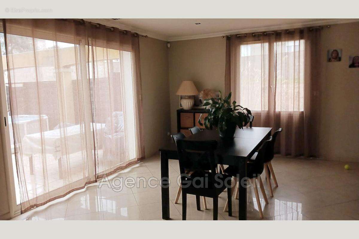 Maison à NISSAN-LEZ-ENSERUNE