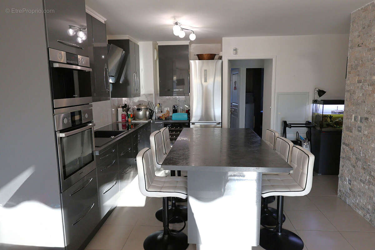 Appartement à LA ROQUETTE-SUR-SIAGNE