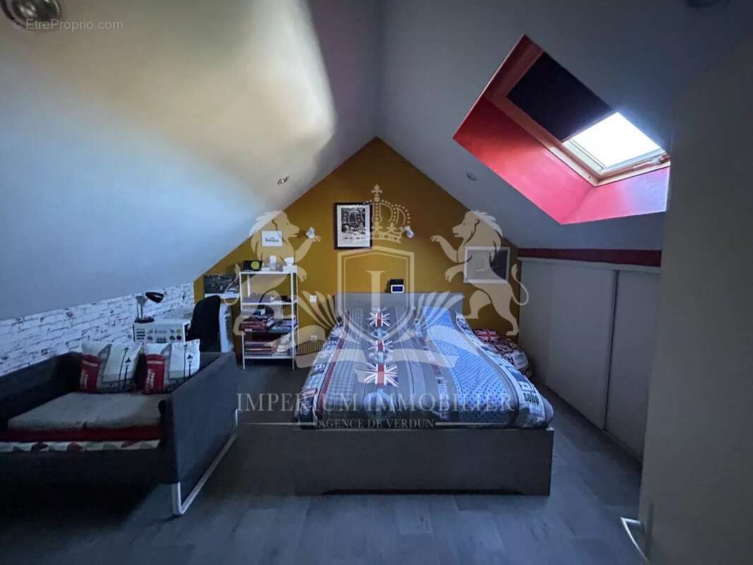 Maison à DUGNY-SUR-MEUSE