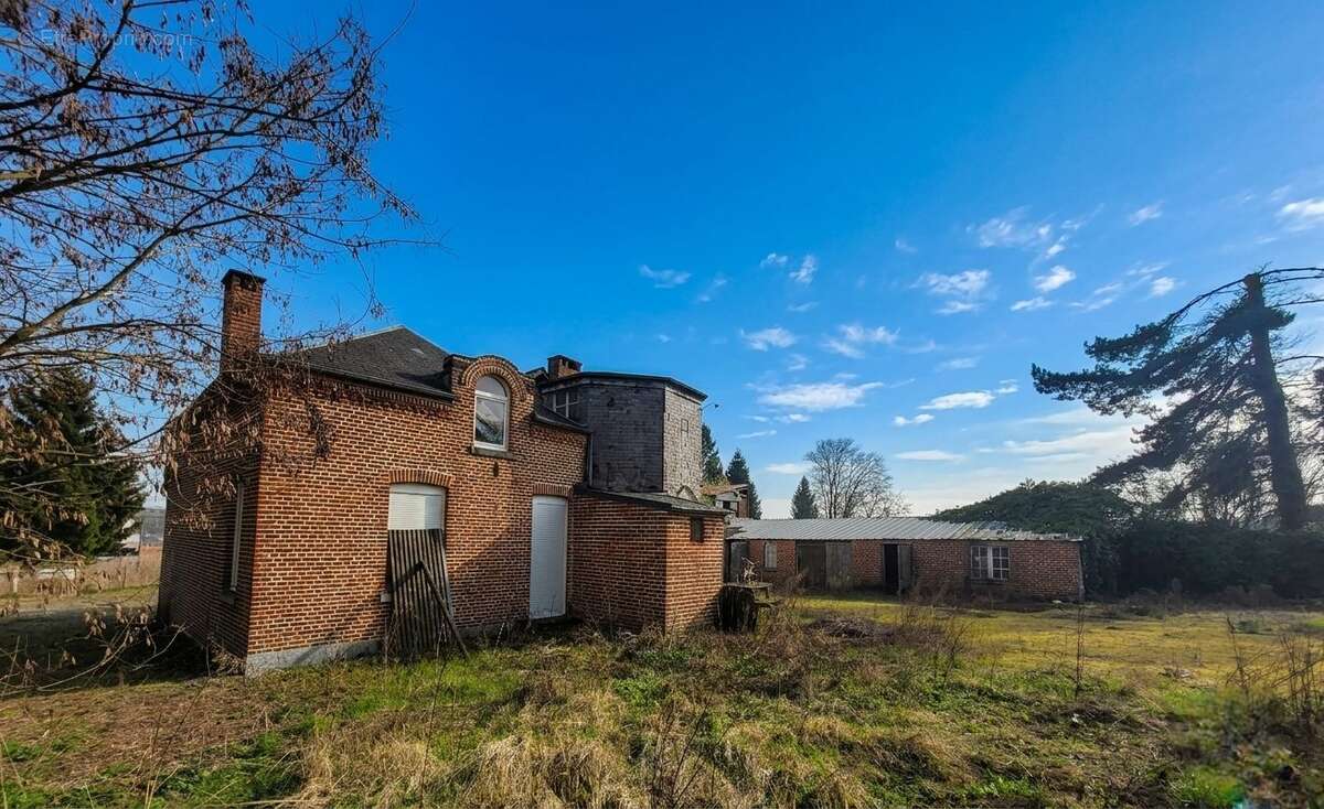 Maison à AVESNES-SUR-HELPE