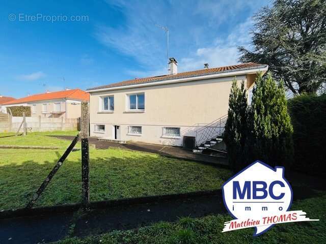 Maison à SAINT-MACAIRE-EN-MAUGES