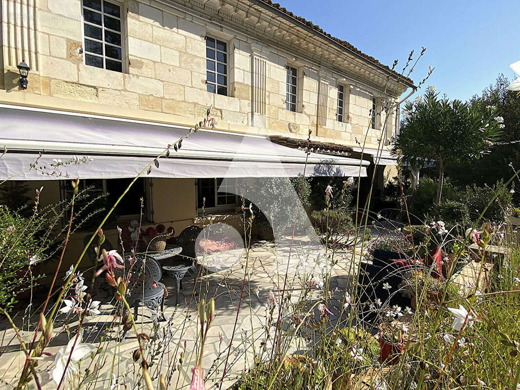 Maison à COUTRAS