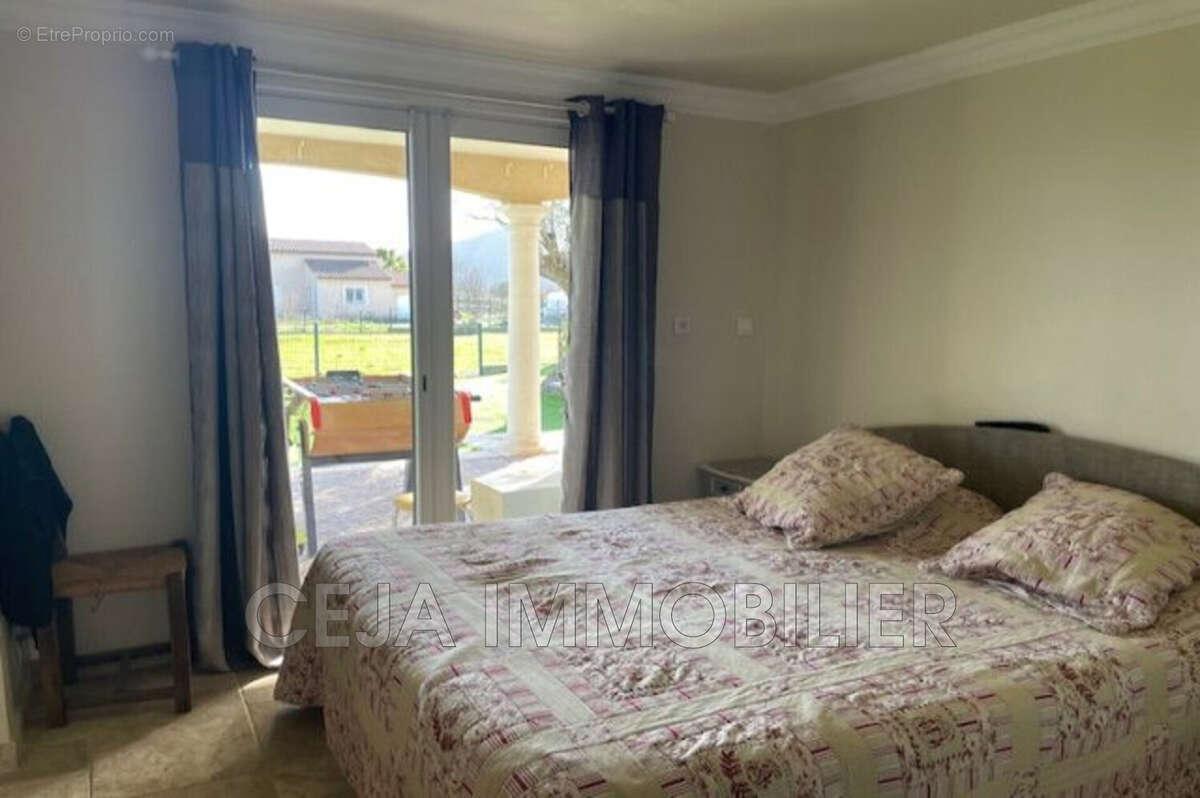 Maison à LE MUY