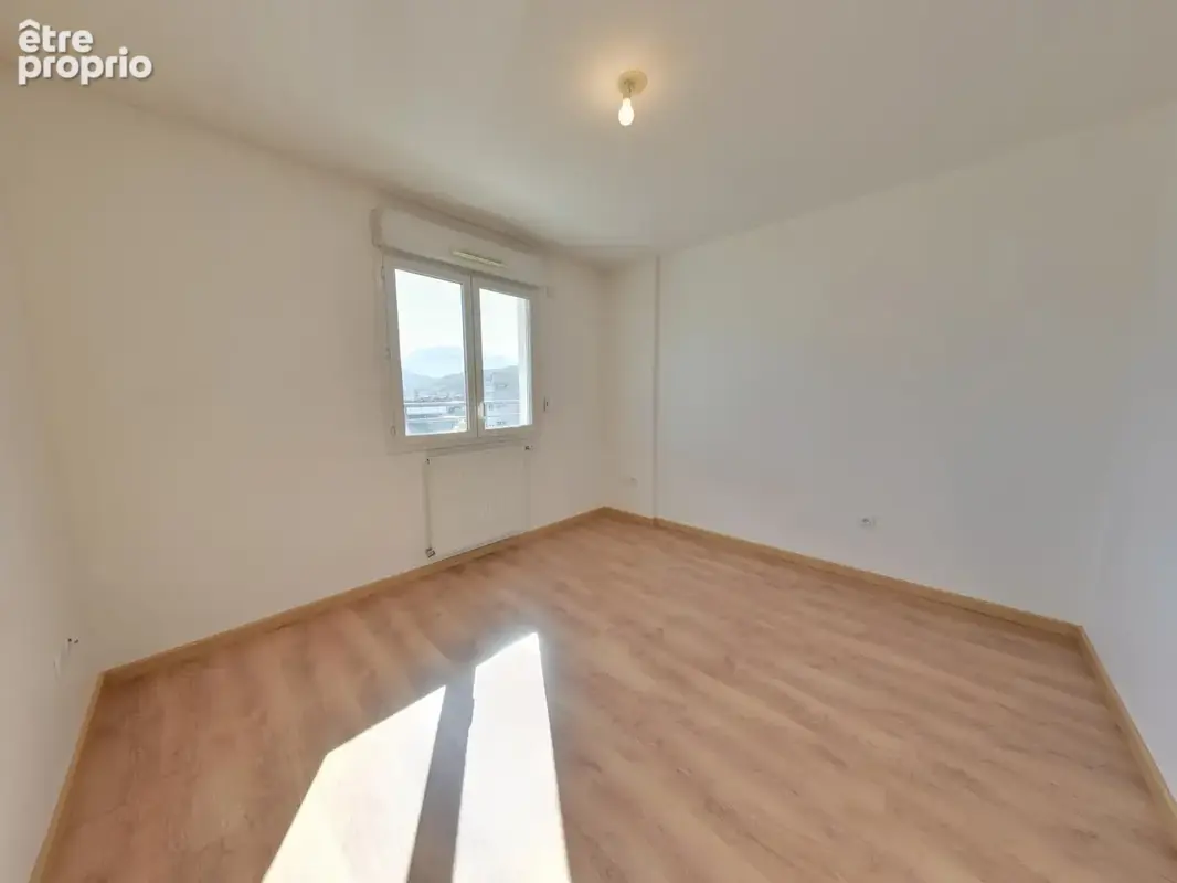  beau 2 pieces + cuisine avec 21m2 d'exterieurs dans copropriete recente echirolles nouveau centre - photo 6