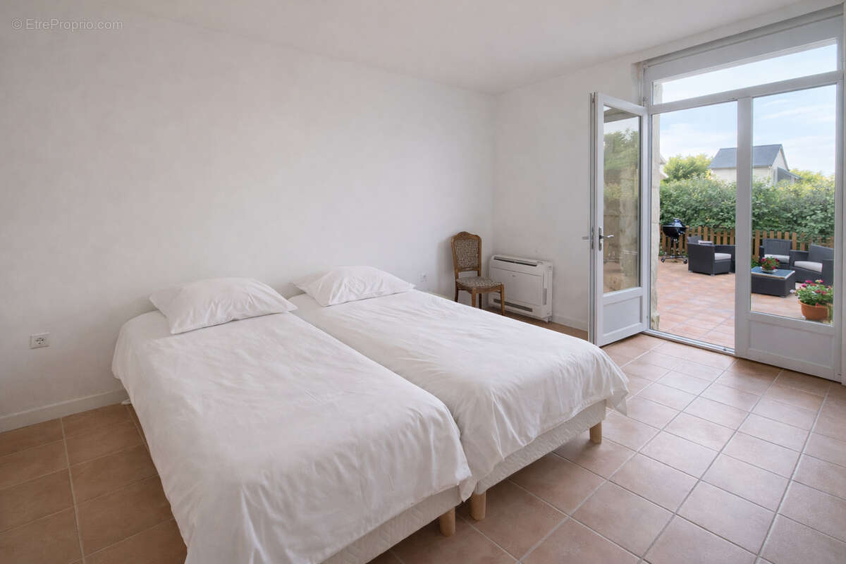 VOUVRAY  Appartement rénové de 80 m2  avec terrasse et belles prestations - photo 5