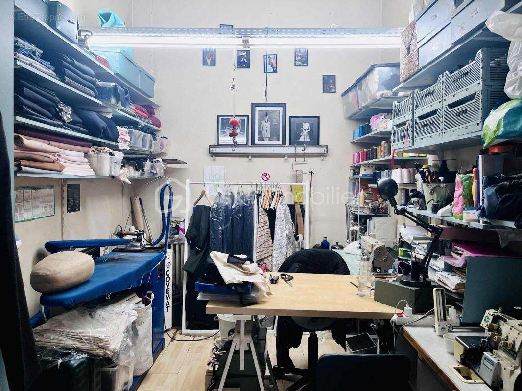 Commerce à PARIS-9E