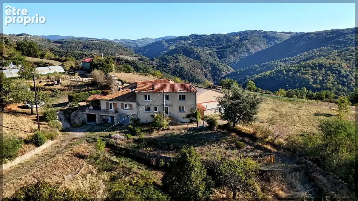 Saint-michel-de-chabrillanoux   propriété avec deux habitations, dépendances et plus de 15 000 m2 de terrain - photo 11