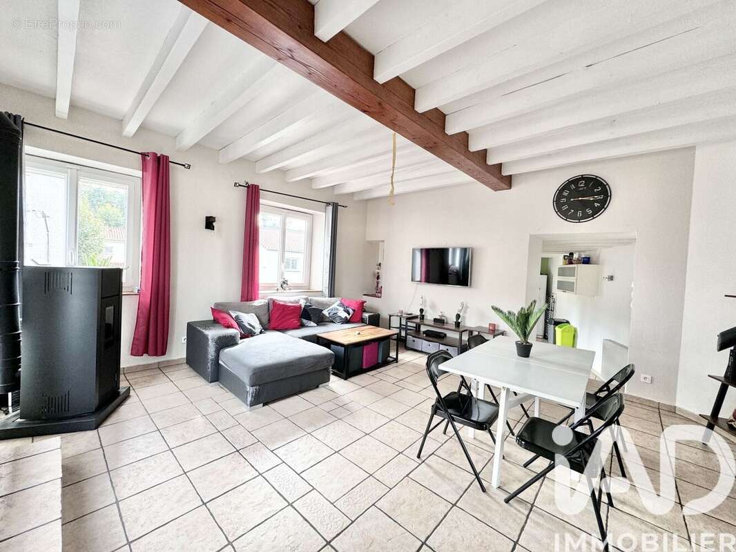 Photo 4 - Maison à LE CHAMBON-FEUGEROLLES