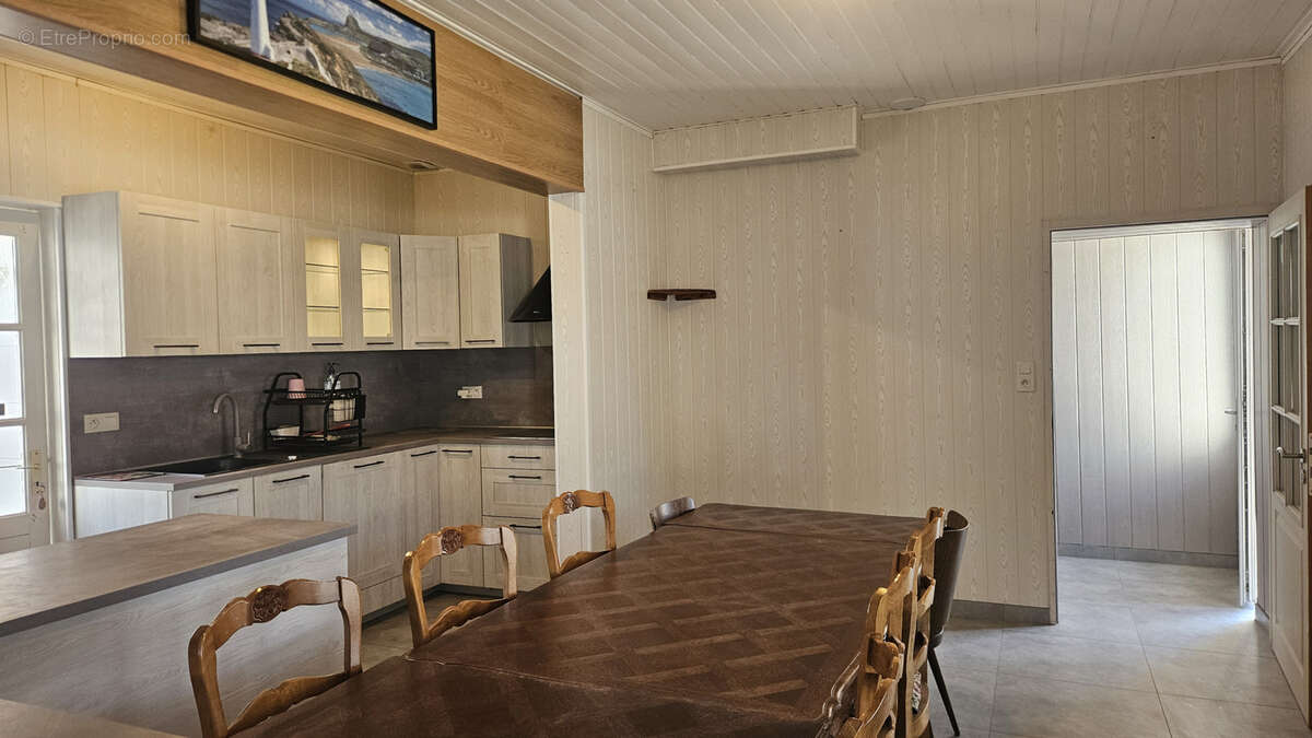 Maison de 130 m2 + dépendances sur un terrain de 650 m2 ! - photo 8