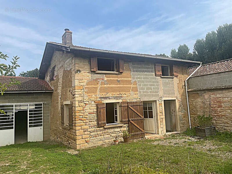 Maison à MOGNENEINS