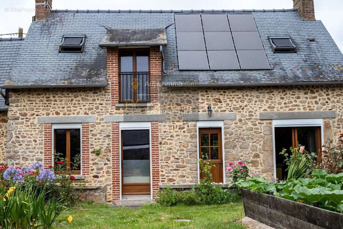 Maison à ARGENTRE-DU-PLESSIS