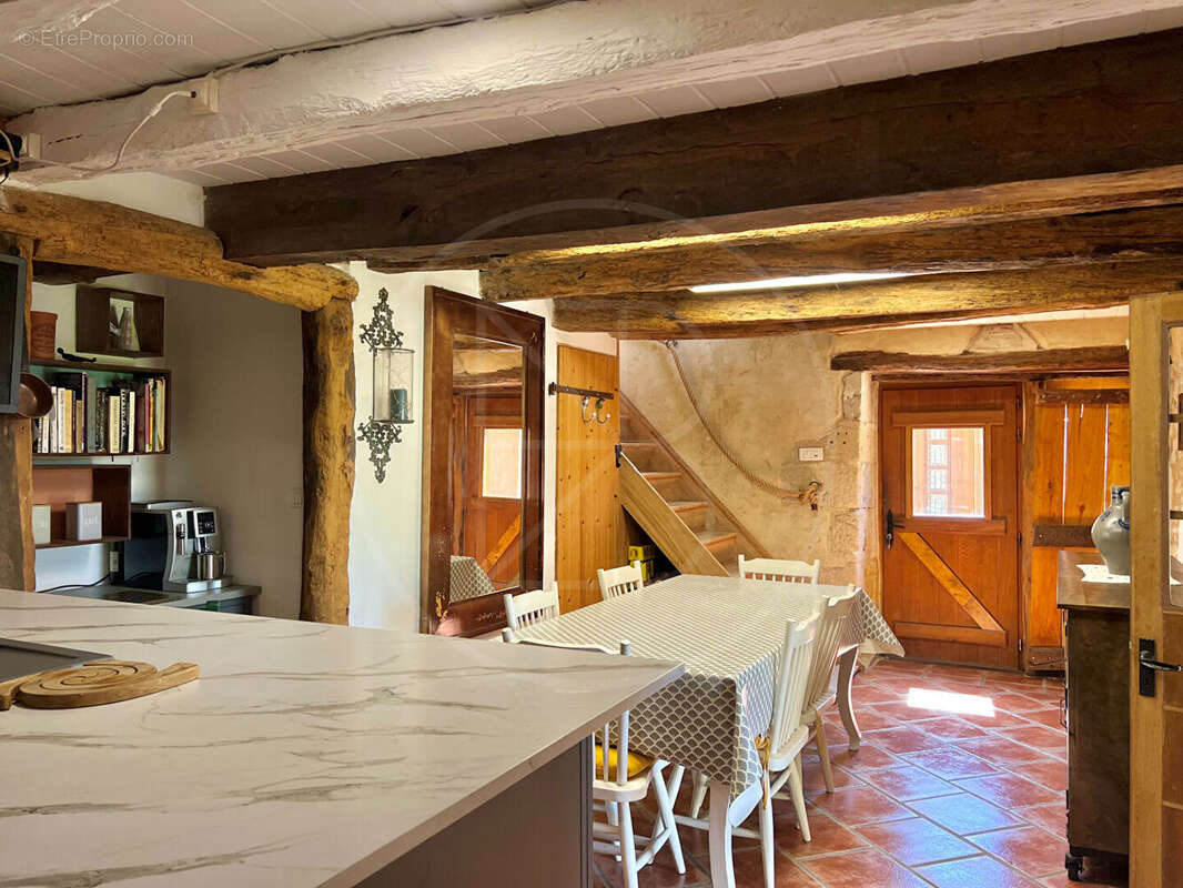 Maison à CAUBON-SAINT-SAUVEUR
